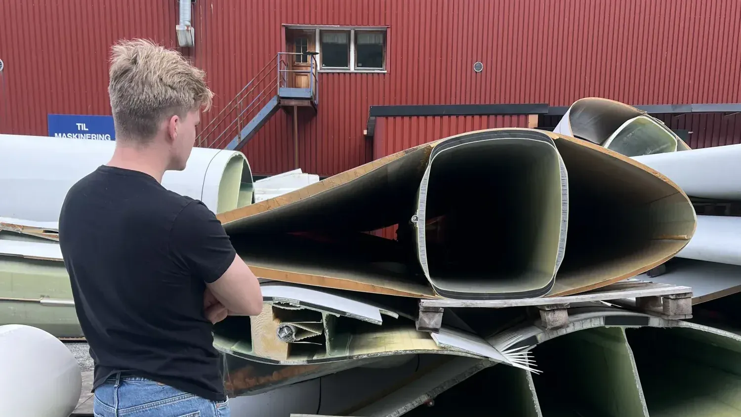 Hos Gjenkraft, ved deler av vindturbinblader